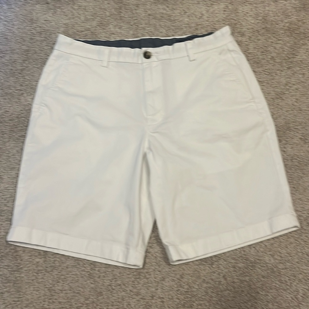 Vineyard Vines Men’s White Shorts - 31